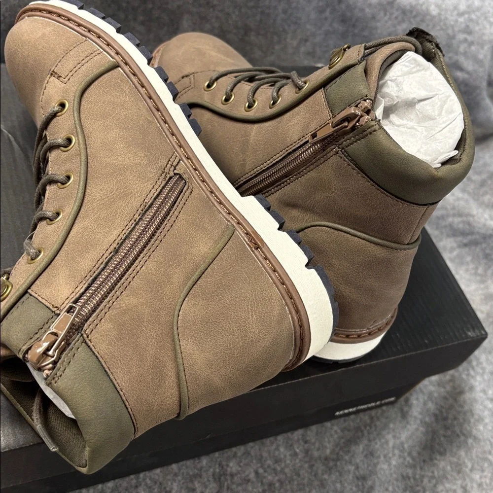 Kenneth Cole Andy  Tan and olive green Lace-Up side zip Boots size 2